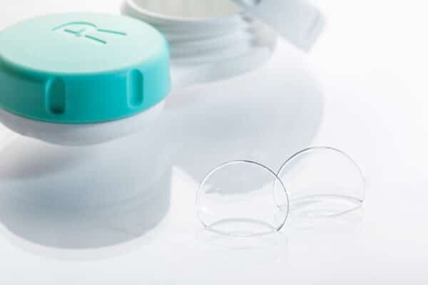 Pielęgnacja soczewek jest ważna dla zachowania ich czystości i funkcjonalności.